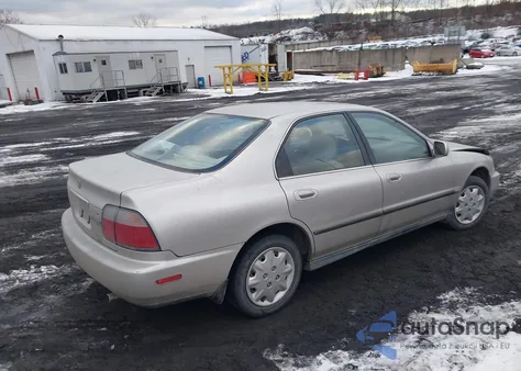 1997 Honda Accord Lx z USA, uszkodzony, nr VIN 1HGCD5633VA117879